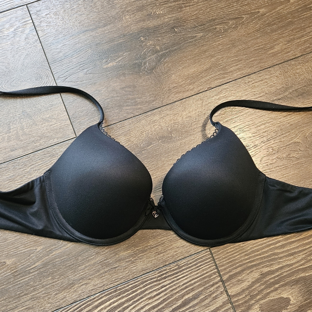 Victoria's Secret Black Plunge Bra with Adjustable Straps - Picture 3 of 6